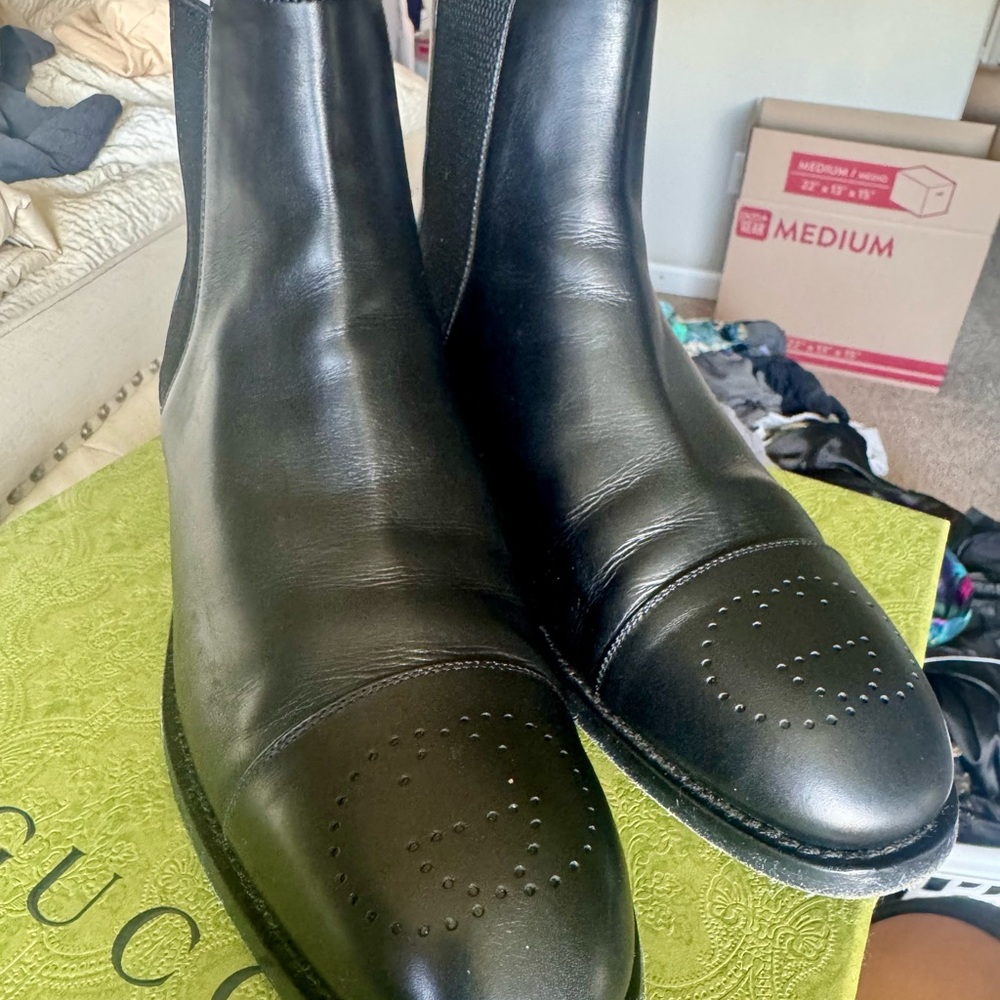 Gucci Black Leather Chelsea Boots - Size 9